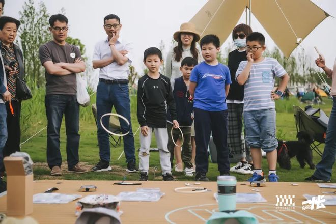 九游中国官网-锦标赛巅峰对决！江畔烈马队火力全开庐州风暴队，橄榄球赛场再起波澜；边后卫成为亮点